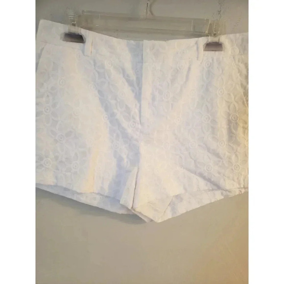 Elle Embroidred White Shorts - Picture 1 of 7